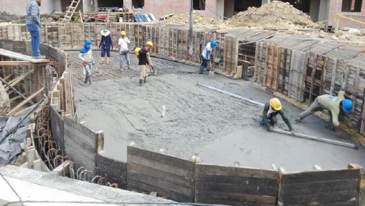 Fundida de placa y muros